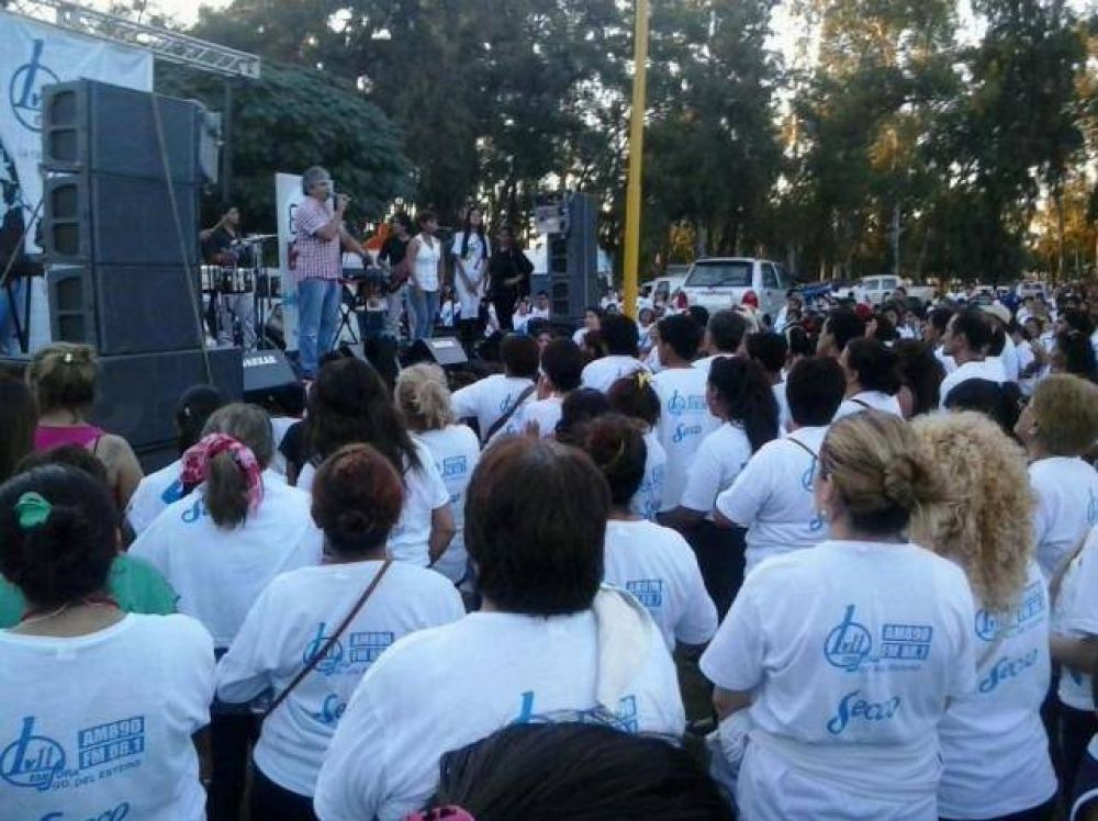 Miles de santiague�os disfrutan de un espectacular show en el Parque Aguirre