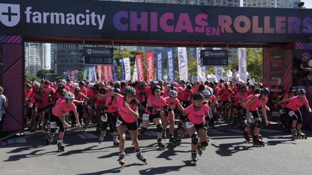 Miles de mujeres patinaron en rollers por Puerto Madero