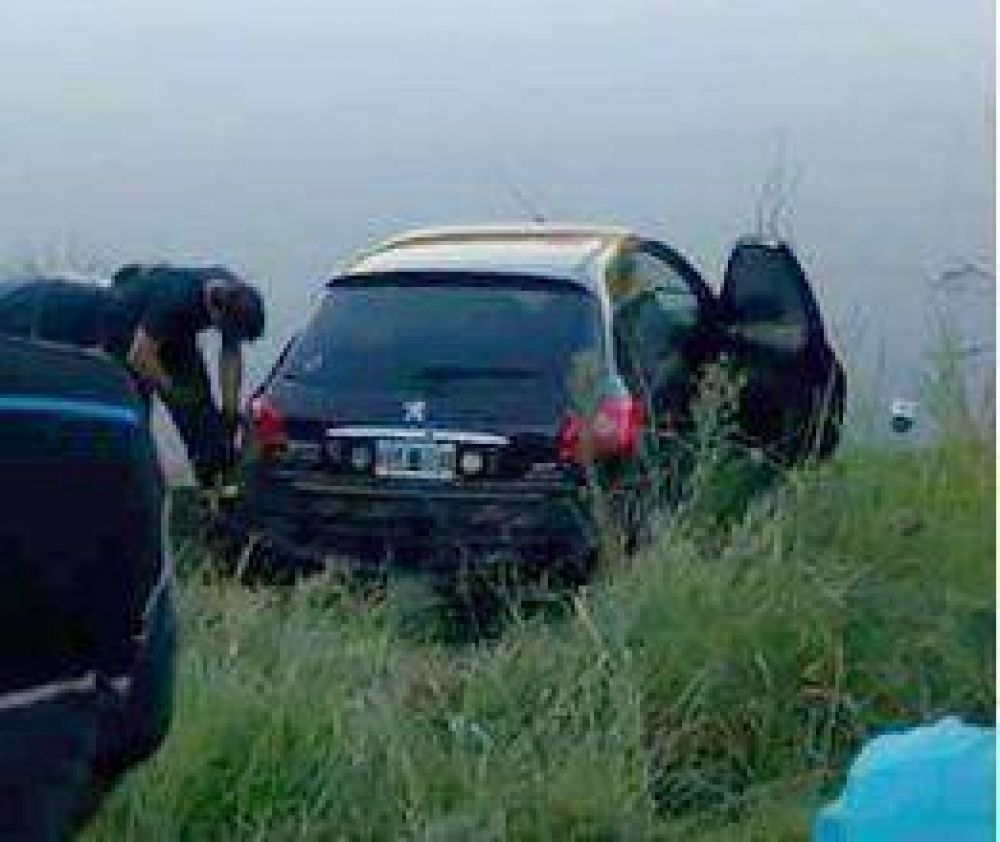 Cay� un autom�vil al arroyo Ramallo