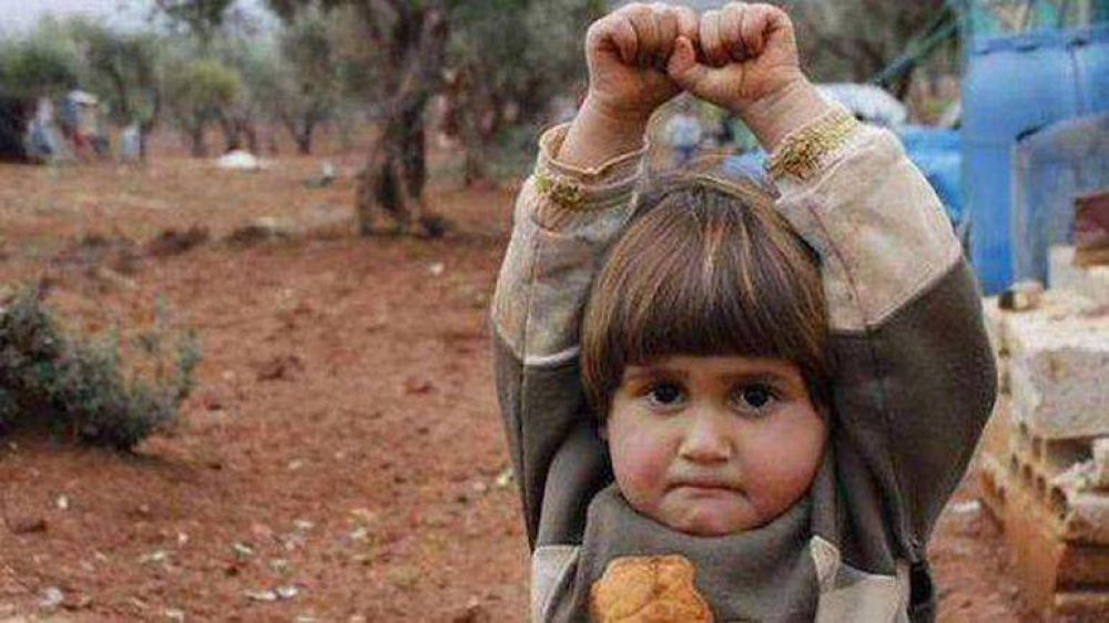 Conmoci�n en redes por foto de ni�a siria que se 