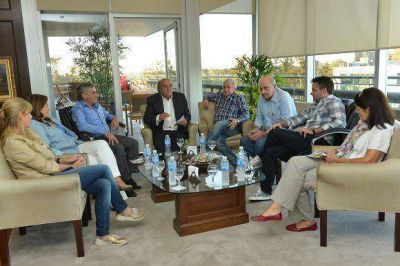 Diputados Nacionales junto a Jes�s Cariglino en Malvinas Argentinas