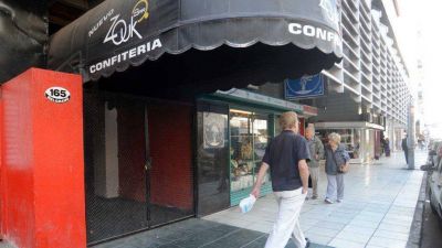Piden polic�as afuera de los boliches para disuadir �a los que les gustan las pi�as�