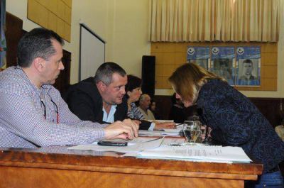 Buscan acuerdos para desplazar a la UCR de la presidencia del Concejo