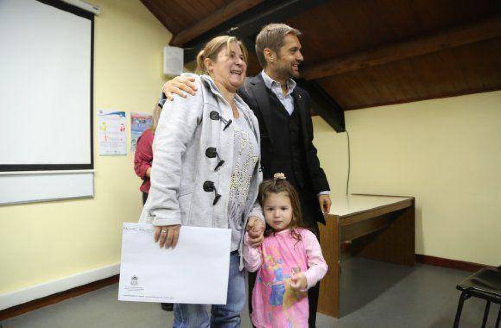 Sciurano entrego 31 decretos de adjudicaci�n de tierras