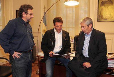 Amondara�n cruz� a Scioli y le pidi� que �no le falte el respeto a los platenses�