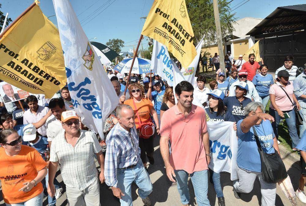 Una multitud acompa�o a Urtubey en su campa�a por Cerrillos