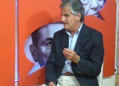 �A qui�n defiende Guillermo Durand Cornejo?