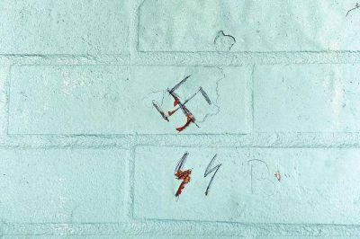 Un estudiante de Nueva York fue arrestado por dibujar cruces esv�sticas