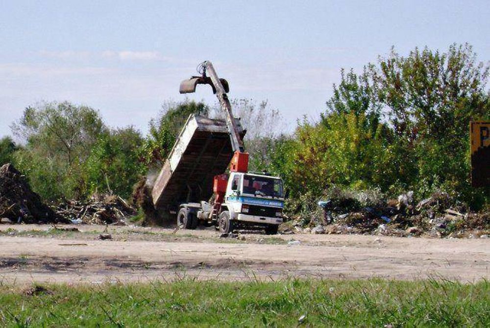 Denuncian que la Municipalidad de Berisso rellena terrenos con basura y los pone a la venta