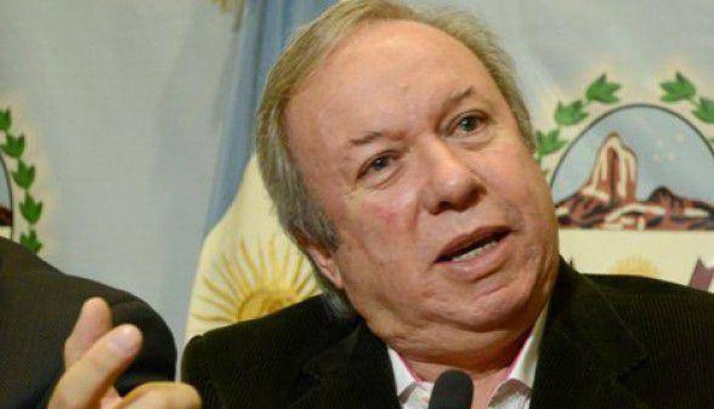 El gobernador se reuni� con empresas y sindicatos del Sector Petrolero.