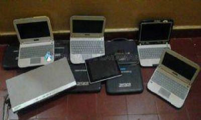 En allanamientos secuestran 10 netbooks