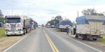 El paro afect� transporte, bancos y educaci�n en toda la provincia