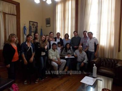 El intendente Marini entreg� nuevas escrituras
