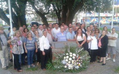 Radicales de Pilar recordaron a Ra�l Alfons�n con un pedido de unidad