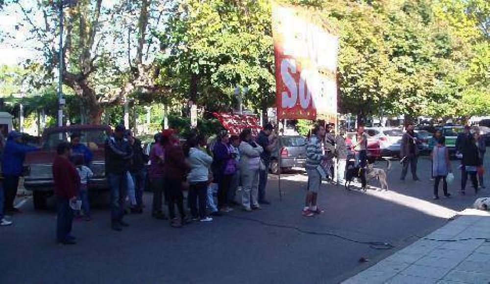 Paro nacional: organizaciones sociales, polticas y gremiales se movilizaron a la Municipalidad