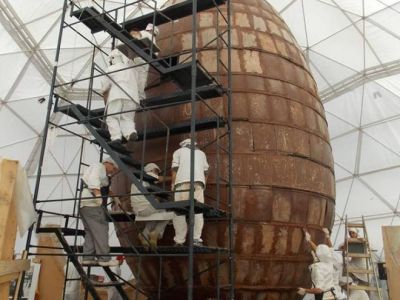 Ultiman los detalles del huevo de chocolate y comienza la fiesta