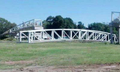 Por la ausencia de un permiso paralizan obra de los puentes sobre las v�as