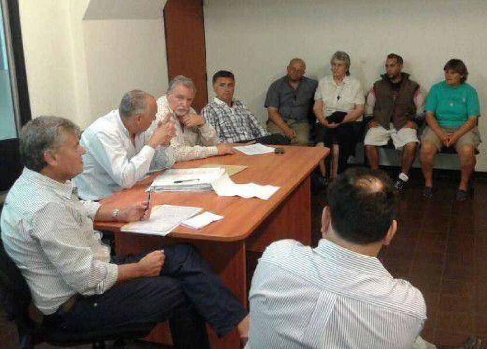 Trabajadores pesqueros de Mar del Plata acuerdan tras la mediaci�n de la Defensor�a