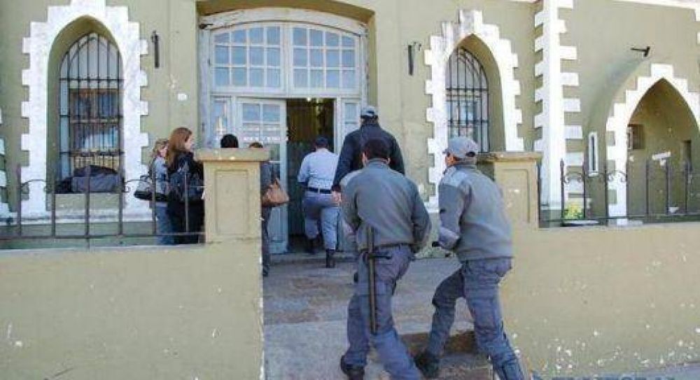 En la Unidad 1, recluso se resisti� a un traslado y se produjeron enfrentamientos: un custodio herido