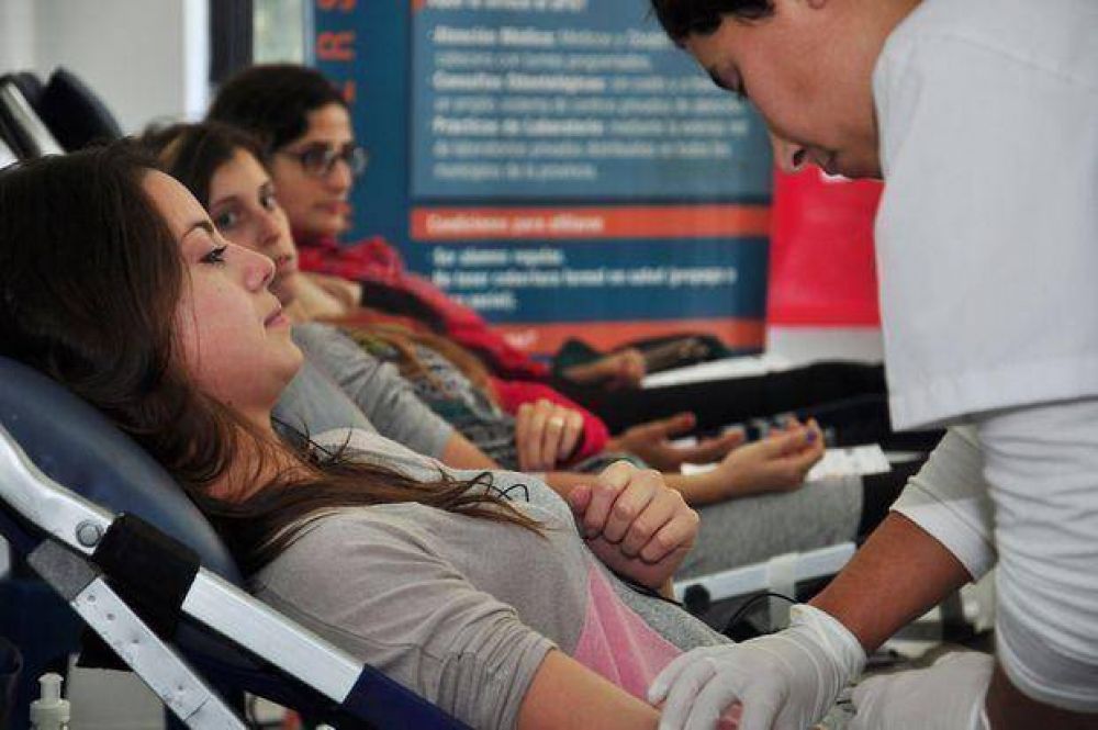 Ofrecen chequeos m�dicos a los estudiantes de la Universidad