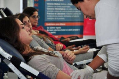 Ofrecen chequeos m�dicos a los estudiantes de la Universidad