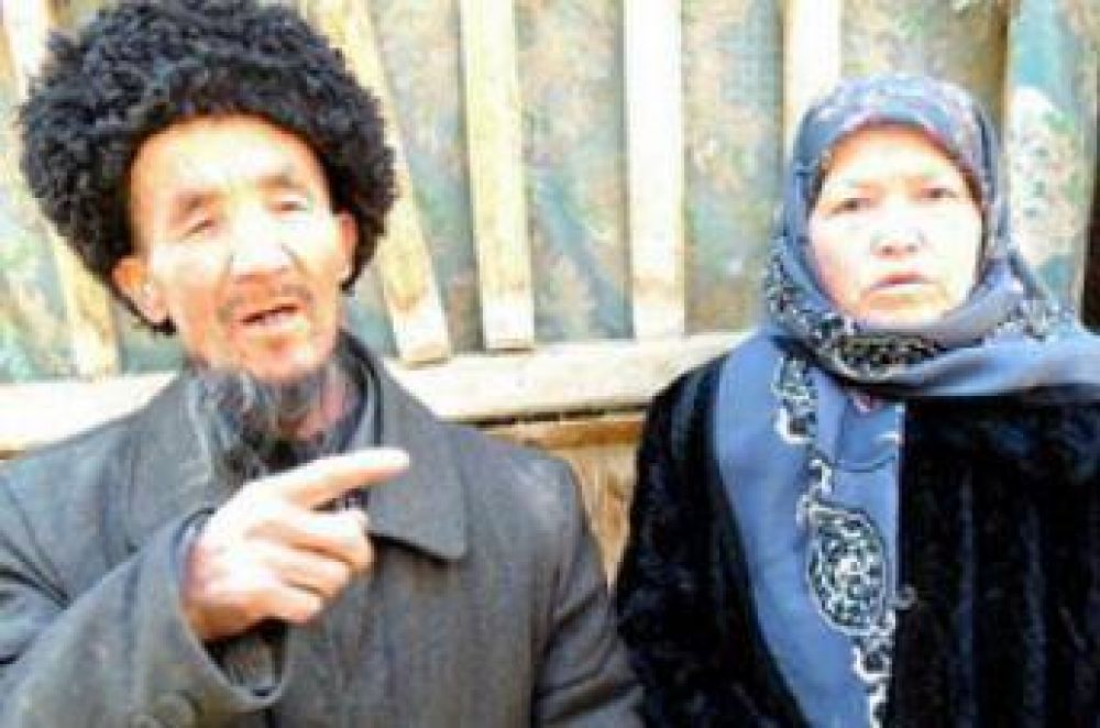 China: condenan a prisin un musulmn por la barba y a su esposa por el velo