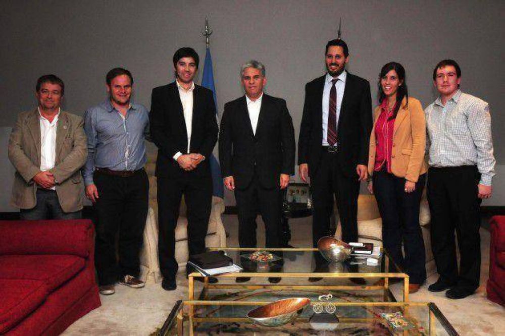 Poggi recibi� al equipo de Nuevas Empresas de J�venes Sanluise�os