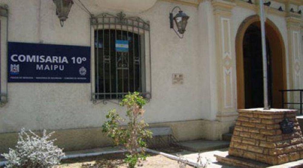 Roban un cami�n, un tr�iler y un tractor de un dep�sito en Maip�