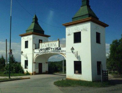 Cartel en La Almudena irrit� al oficialismo