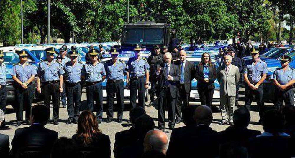 Abonan sueldos con aumentos de los agentes de seguridad