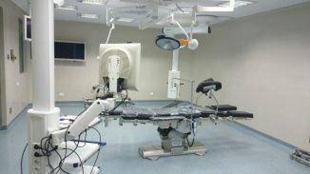 Ponen en marcha el primer quir�fano inteligente en el Hospital El Cruce