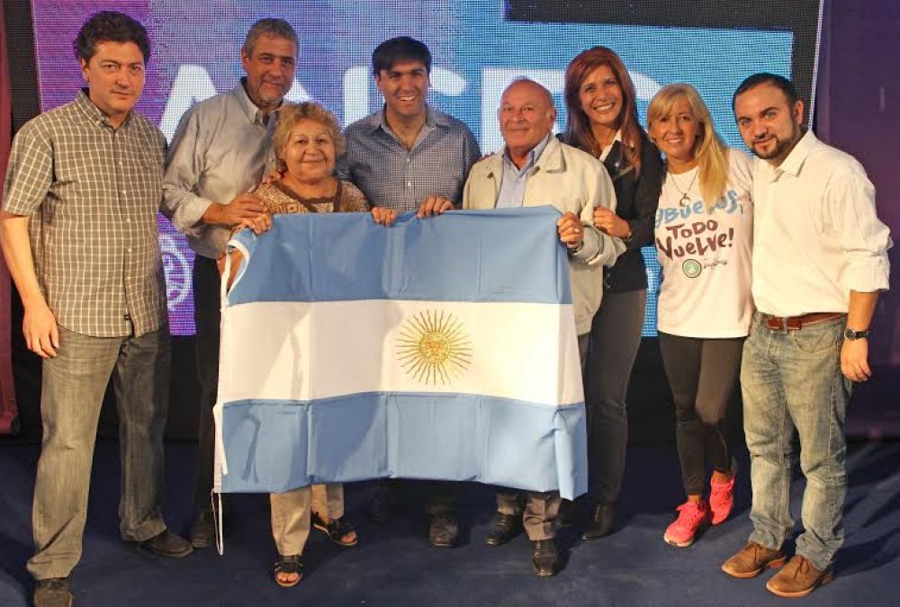 Firmaron un convenio para la construcci�n de viviendas en Wilde