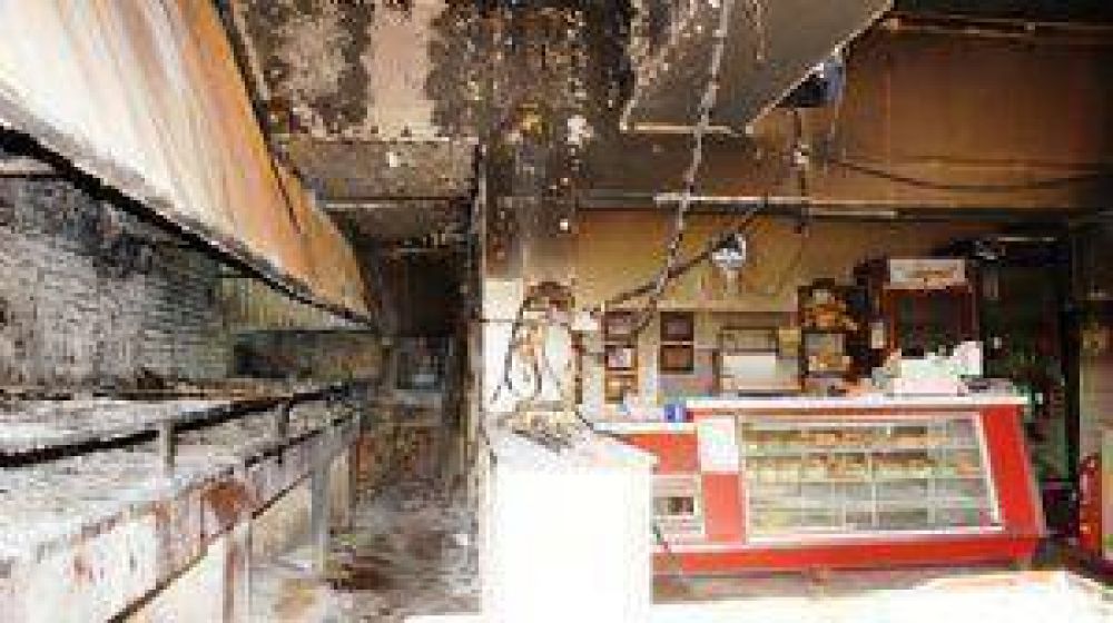 Importantes p�rdidas por un incendio en la Parrilla �Los Cocos�