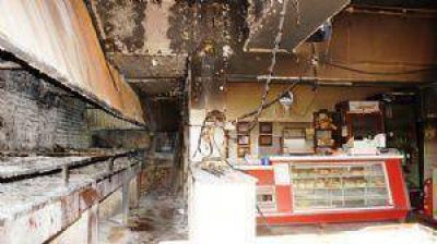 Importantes p�rdidas por un incendio en la Parrilla �Los Cocos�