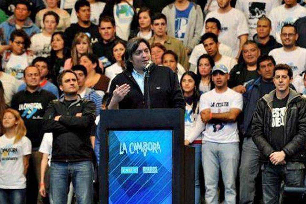 Un �Comunicado� de La C�mpora, firmado por M�ximo y fechada en R�o Gallegos, ataca pero no explica