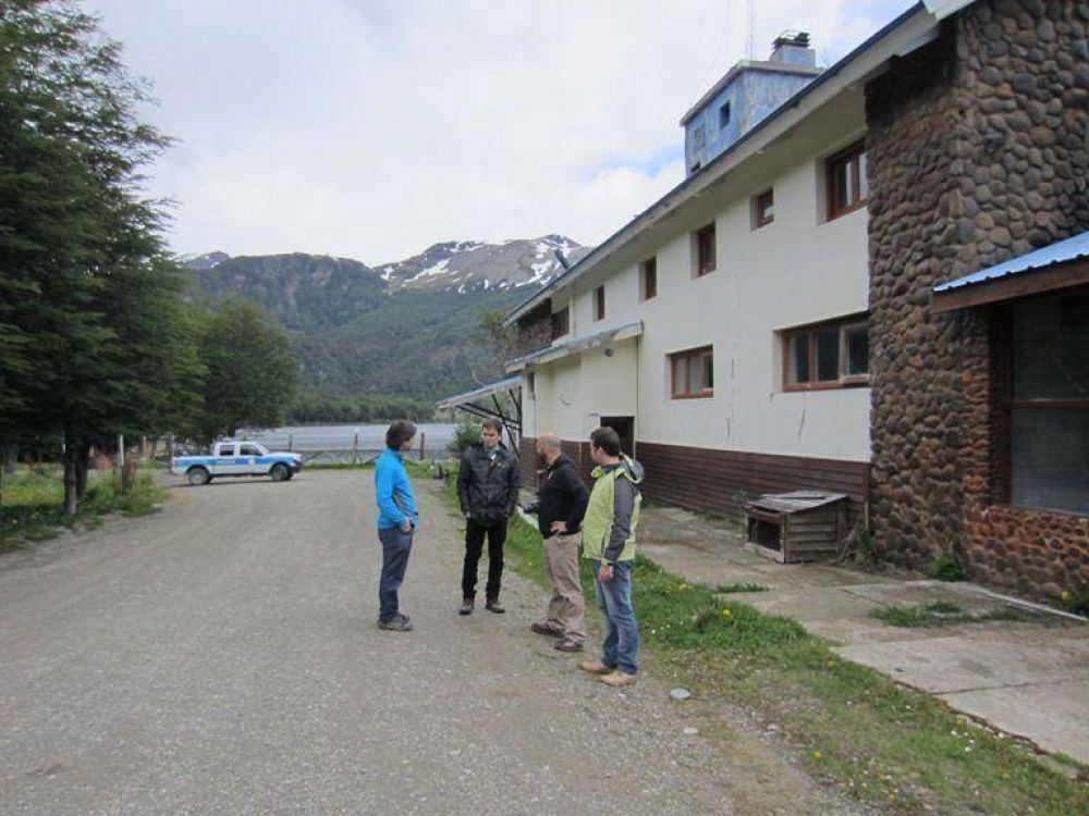 La Gobernadora firm� el decreto de licitaci�n para concesi�n del Alojamiento Tur�stico Petrel