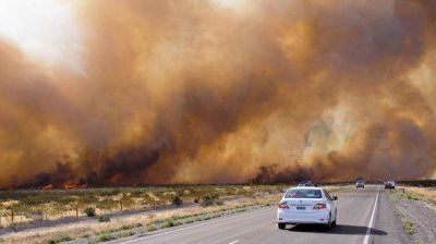 El incendio de campos que puso en vilo a Puerto Madryn fue controlado anoche