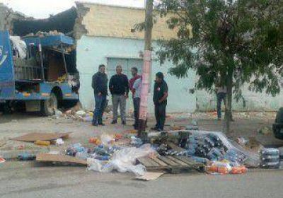 Un cami�n se les meti� en la casa, y se salvaron 