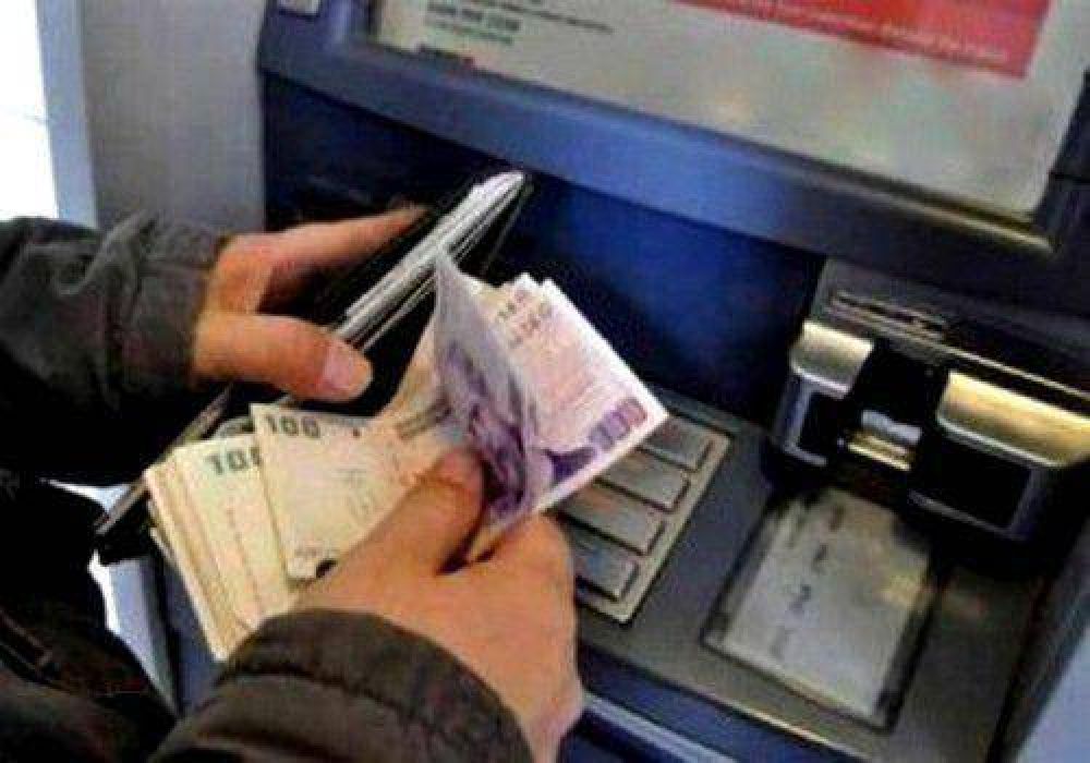 Se comenzaron a pagar los haberes de marzo en el Estado provincial 