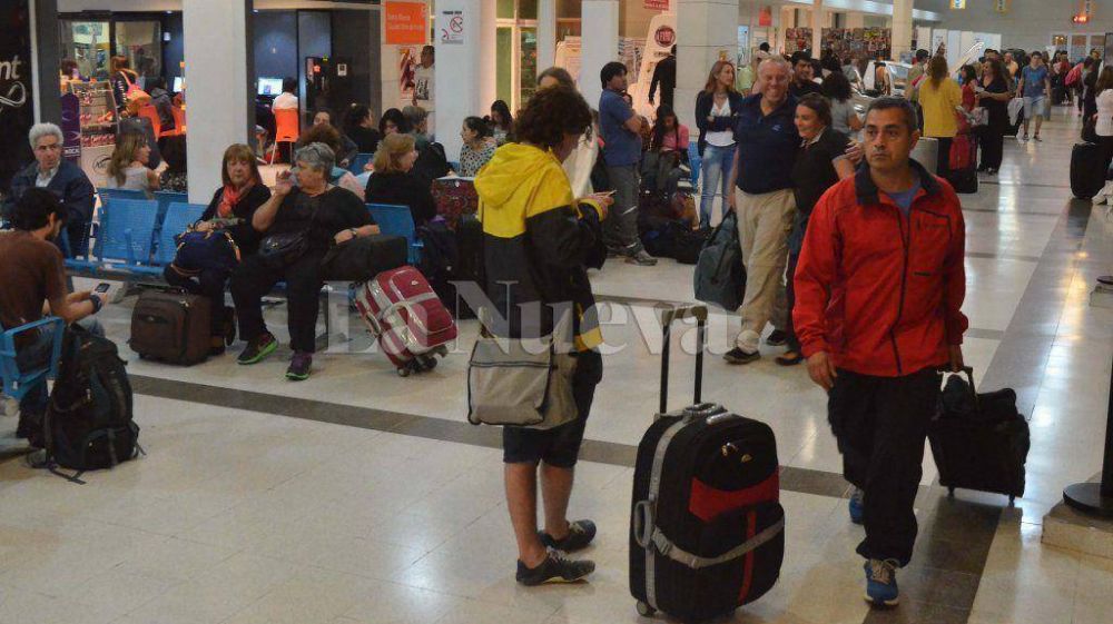 Miles de bahienses viajan por el fin de semana largo; la mayor�a eligi� Mar del Plata