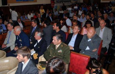 Una sesi�n donde los invitados especiales se tuvieron que ir sin escuchar el mensaje de Pulti