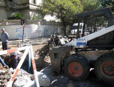 Qued� sin agua la mitad del casco urbano por un ca�o roto en 3 y 44