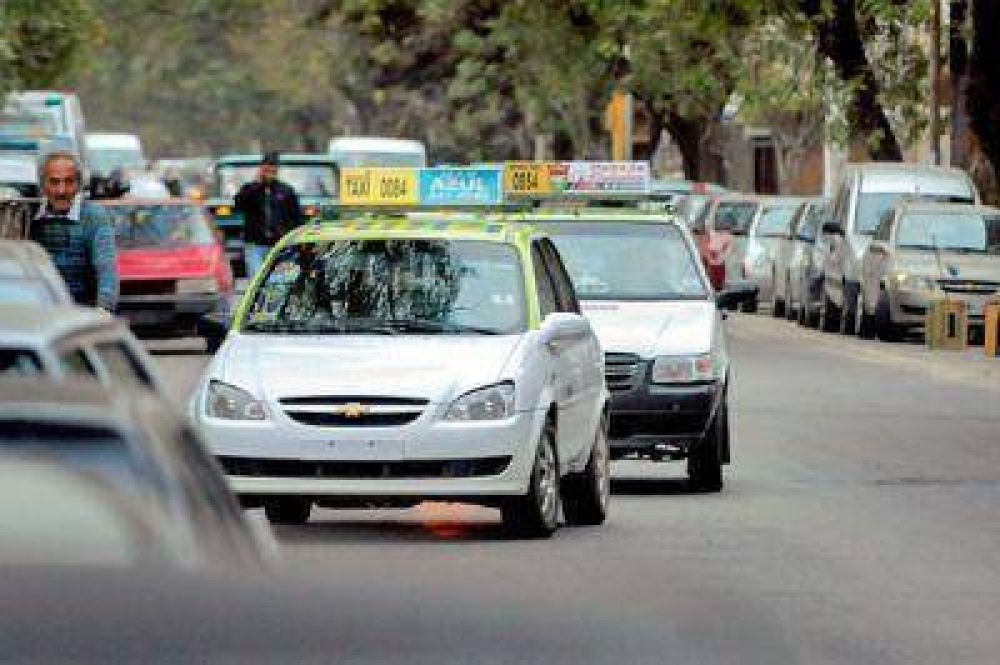 Tr�nsito contin�a trabajando en las habilitaciones de taxis y radio taxis