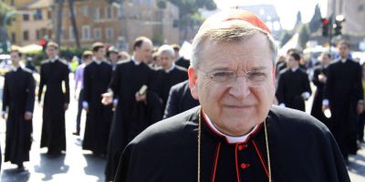 El cardenal Burke denuncia que la 