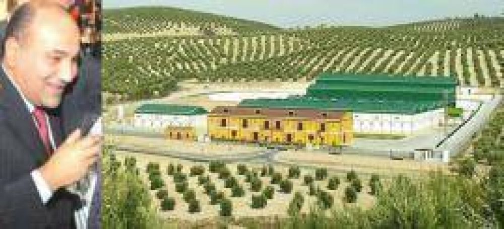 Que se ahoguen los pobres: Manzur feliz en Andaluca, capital mundial de la aceituna y tierra natal de Nucete