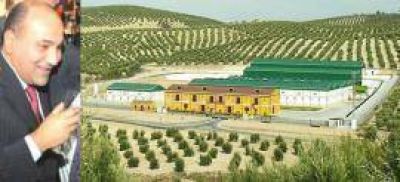 Que se ahoguen los pobres: Manzur feliz en Andaluc�a, capital mundial de la aceituna y tierra natal de Nucete