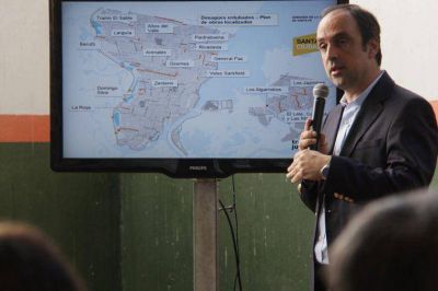 Desag�es: Jos� Corral present� un plan especial de obras