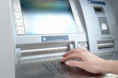 Los sueldos de la adminitraci�n p�blica se acreditar�n el lunes 6 y martes 7
