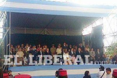 Los ca�dos en Malvinas tuvieron su homenaje en la Plaza Sarmiento
