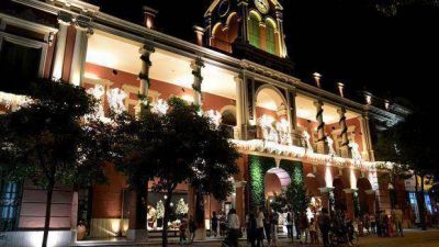 Turistas extranjeros y de todo el pa�s visitan Santiago